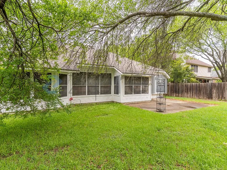1215 Timber Bend Dr — Photo 22