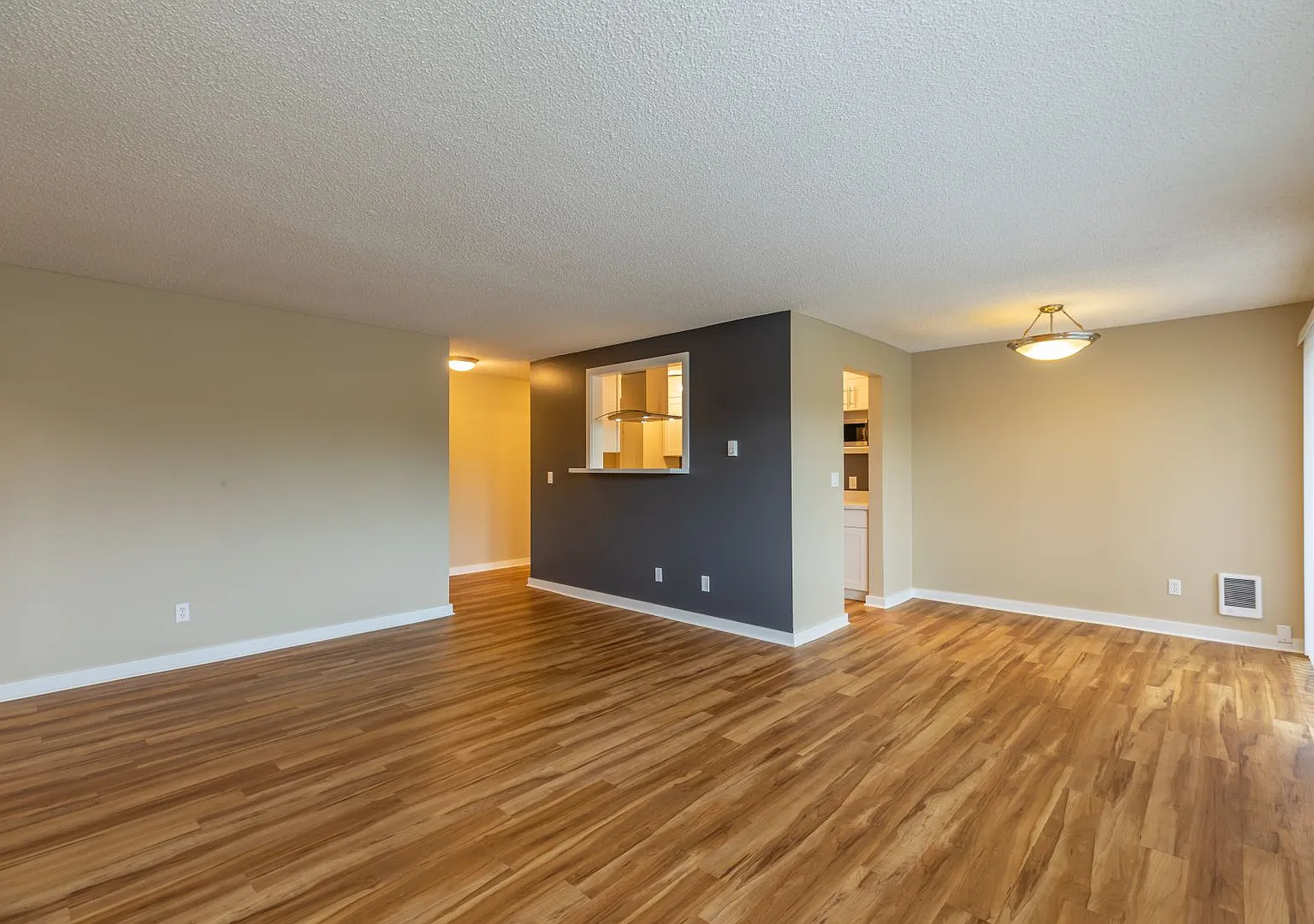 89th Building — Photo 2