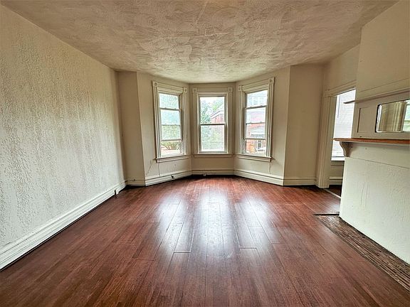 3rd image of 5407 Wellesley Ave Floor 2