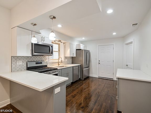 5th image of 4858 N Kilbourn Ave #1