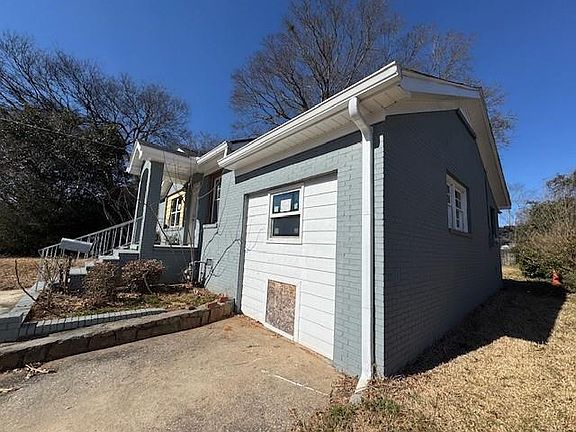 2nd image of 441 Lynnhaven Dr SW