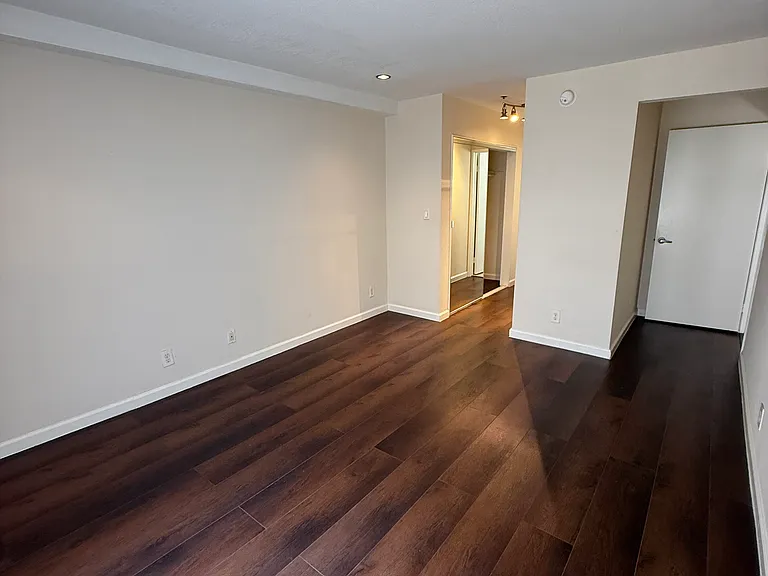Burton Way Apartments — Photo 22