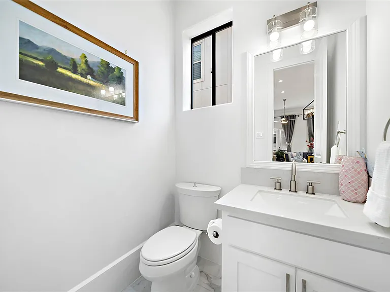 709 Reinicke St — Photo 32