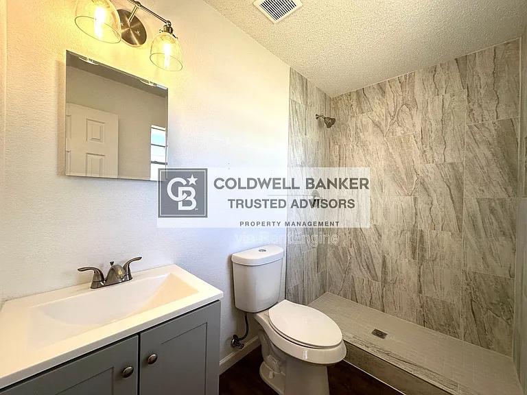 4506 Itasca St — Photo 9