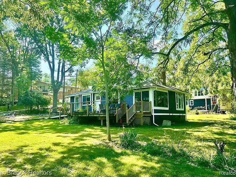 4995 Lockhart St — Photo 13