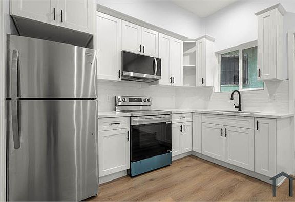 5th image of 4063 Sutro Ave #1/2
