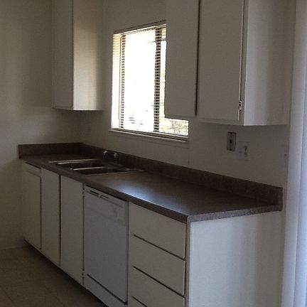 5th image of 303 Starr Ave APT 24