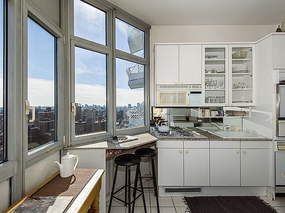 4th image of 200 E 32nd St APT 29E