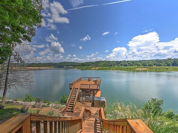 4th image of 456 Lake Breeze Dr