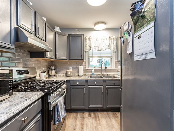 3rd image of 22 Reservoir Ave