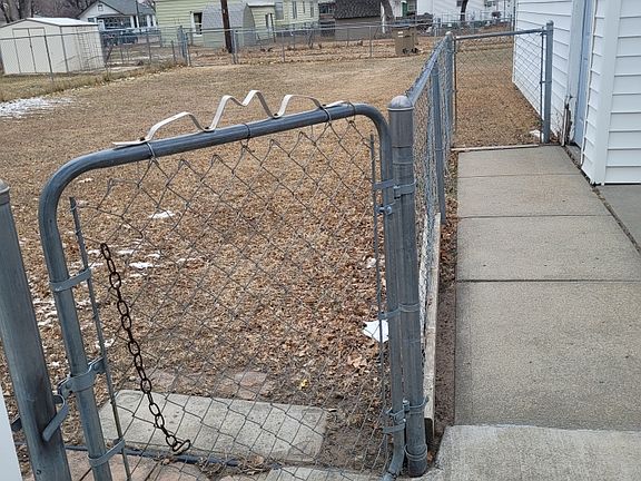 5th image of 1418 W 5th St