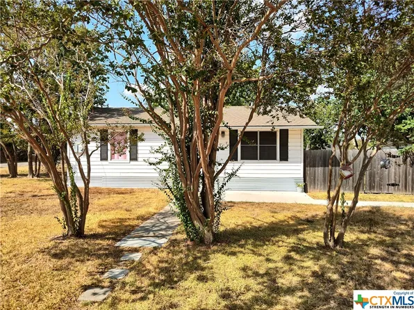 2304 W Gillis Ave, Cameron, TX 76520