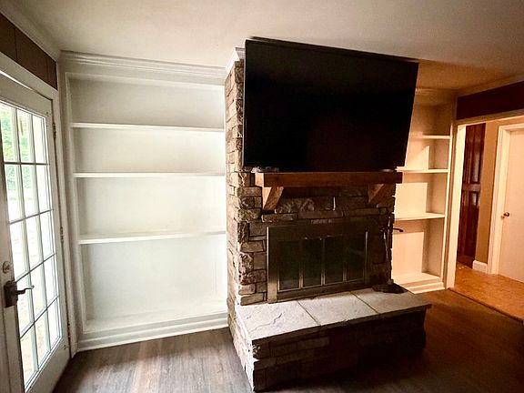 5th image of 1601 Summit St