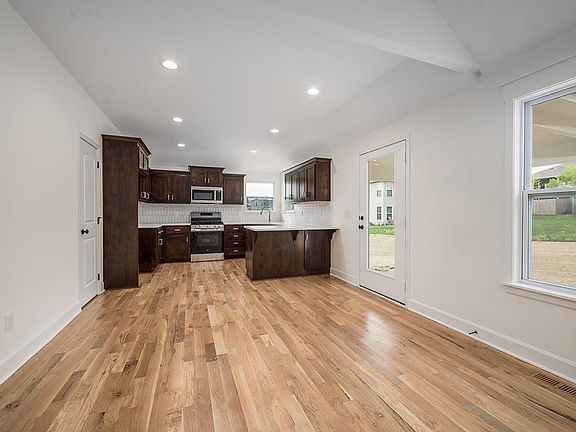 3rd image of 11114 Nogard Ave