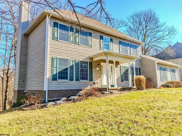 135 Northwoods Dr, Morgantown, WV 26508