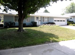 3715 Somerset Dr, Bettendorf, IA 52722