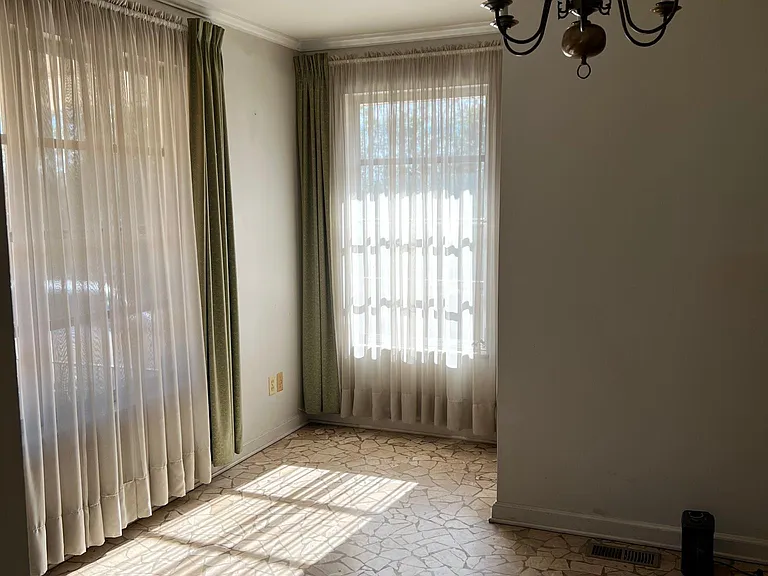 1575 Oakland Ave — Photo 3