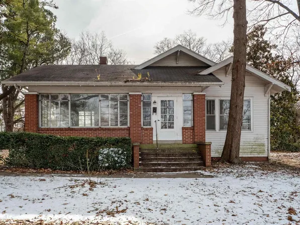 415 W Robinson St, Harrisburg, IL 62946