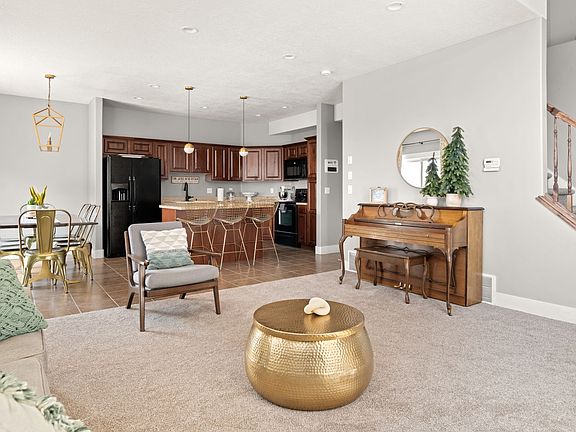 3rd image of 2525 N Elm Dr