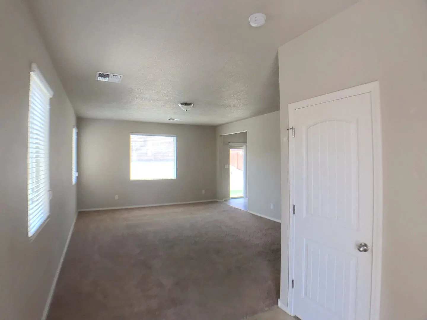 Northern Rio Rancho 3 bedroom. Spacious Living. Loft space upstairs. Refrigerated Air. Great Loca... — Photo 4