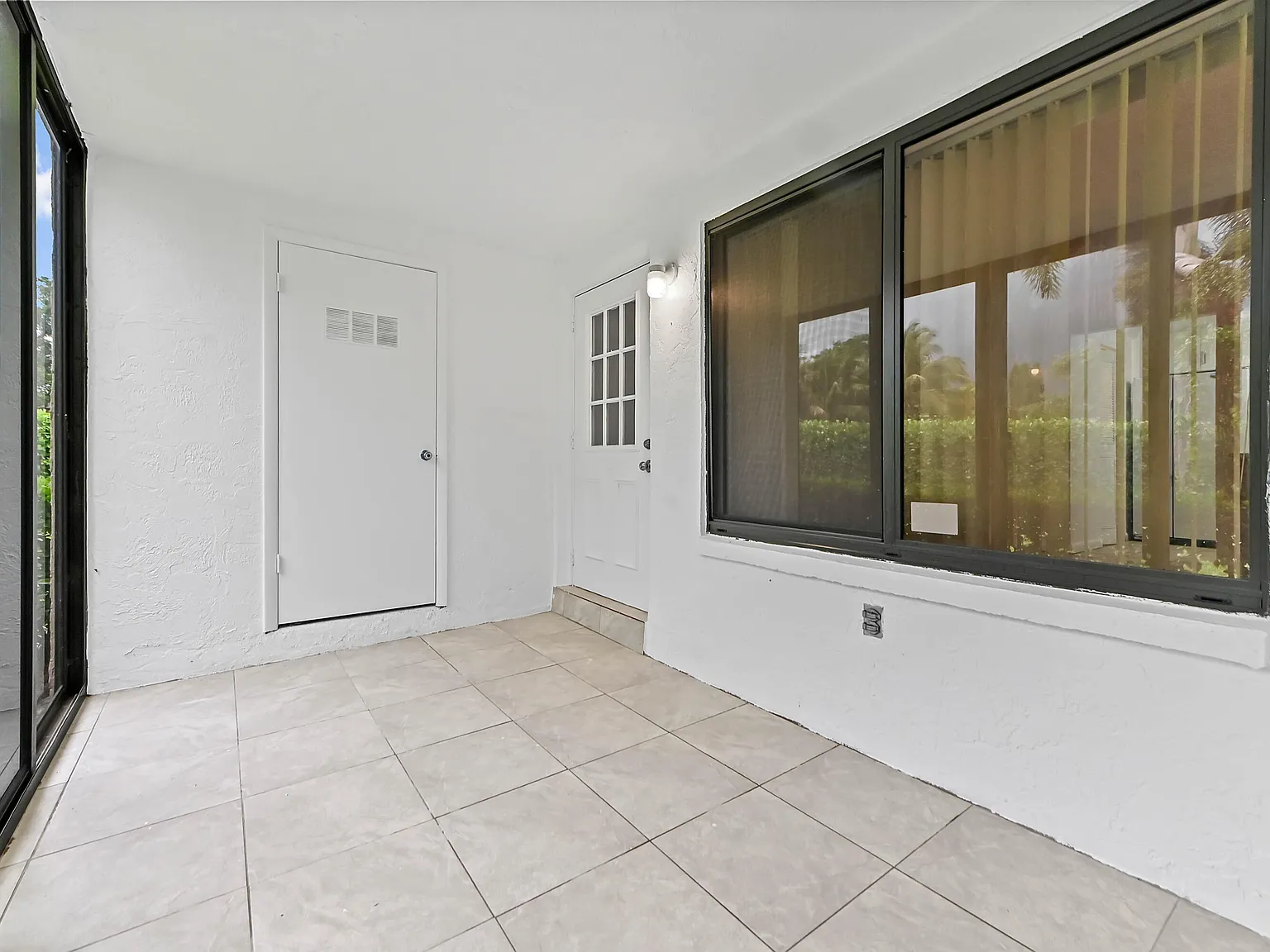 2 bed, 2.0 bath, 937 sqft, $1,700 — Photo 3