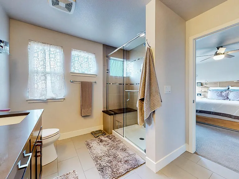 1061 Johnson Ln — Photo 10