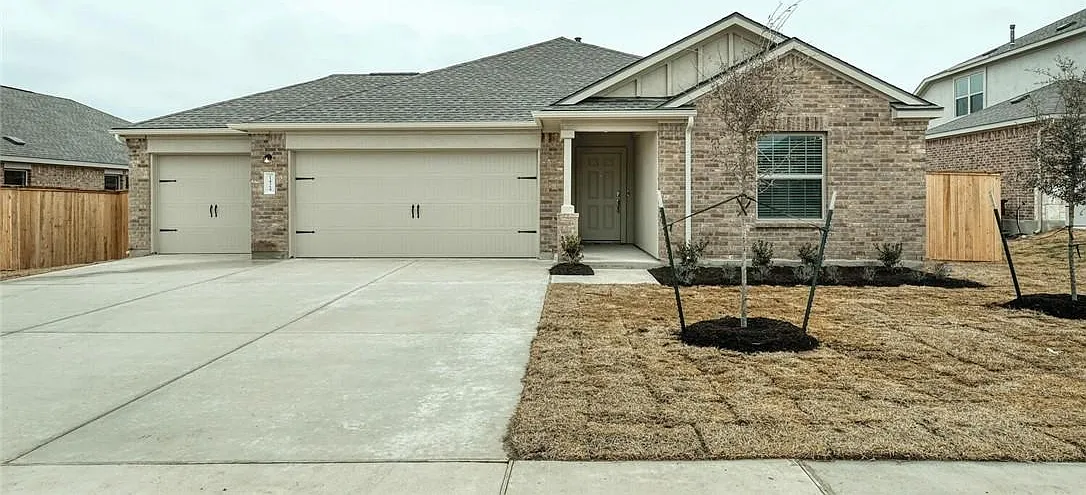 3 bed, 2.0 bath, 1690 sqft, $2,100 — Photo 1