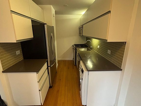 3rd image of 100 W 93rd St APT 2C