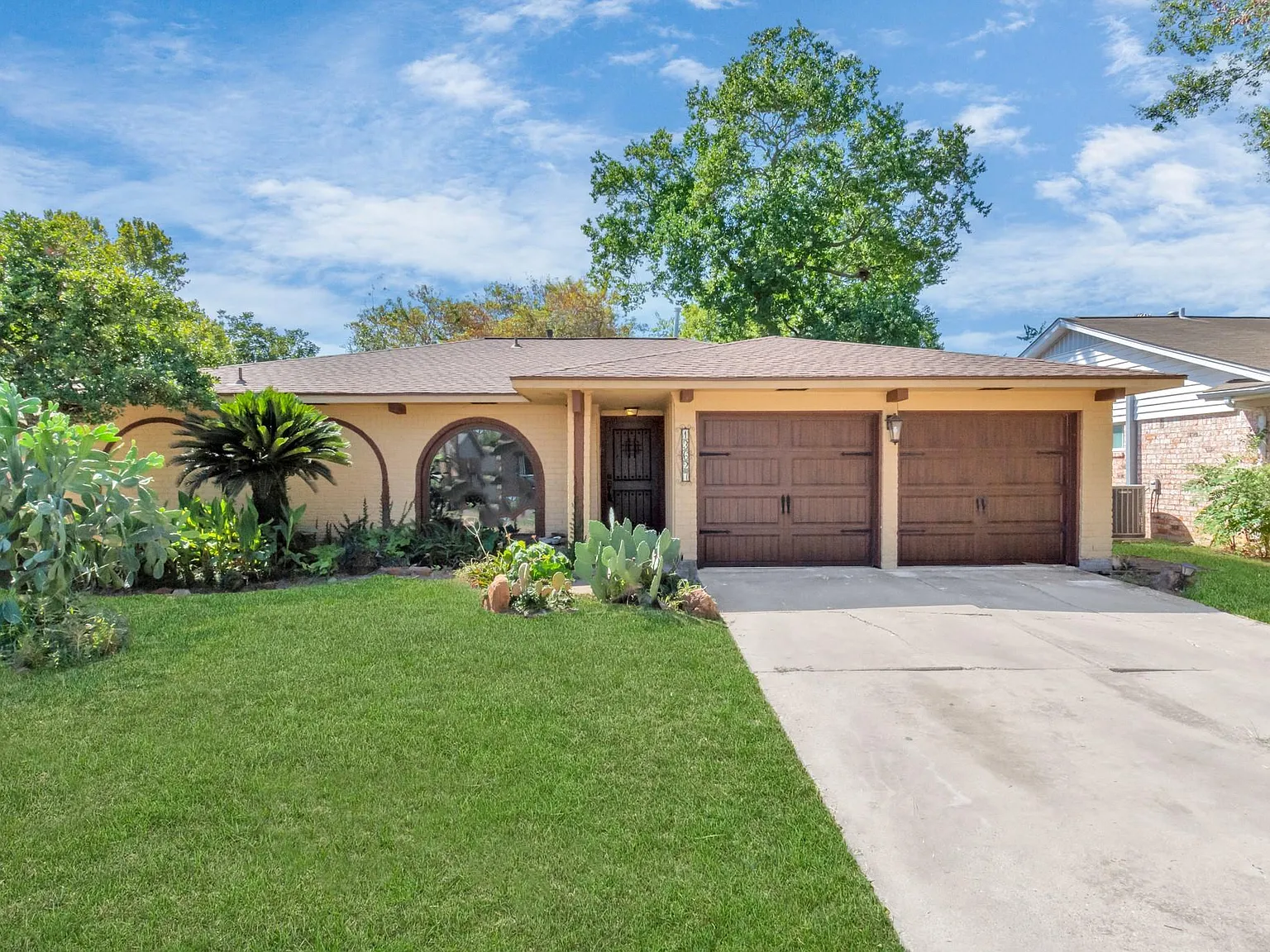 3 bed, 2.0 bath, 1383 sqft, $1,825 — Photo 3