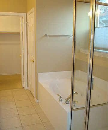 4th image of 6610 Glade Dr