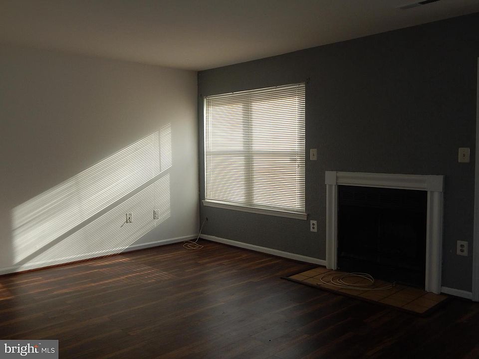 2nd image of 403 Windsor Ridge Ct