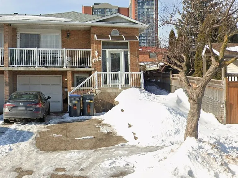 4142 Dursley Cres #LOWER — Photo 1
