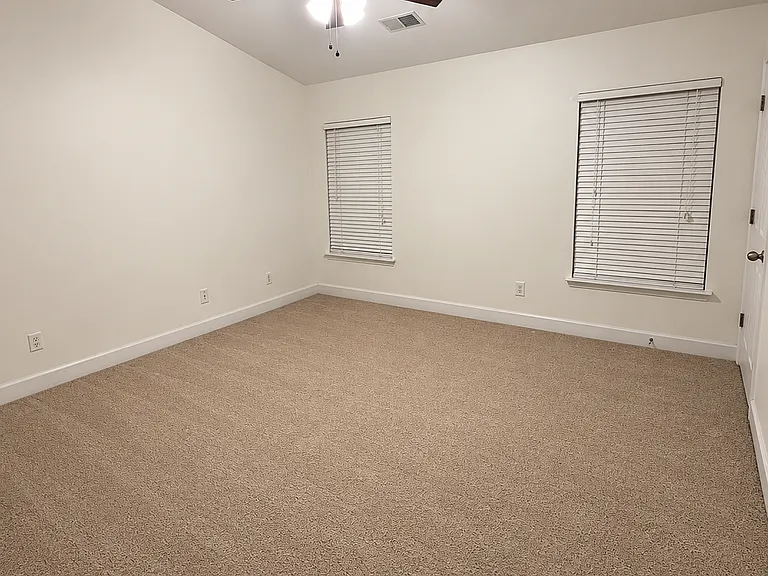 7025 Sunnywood Dr — Photo 9