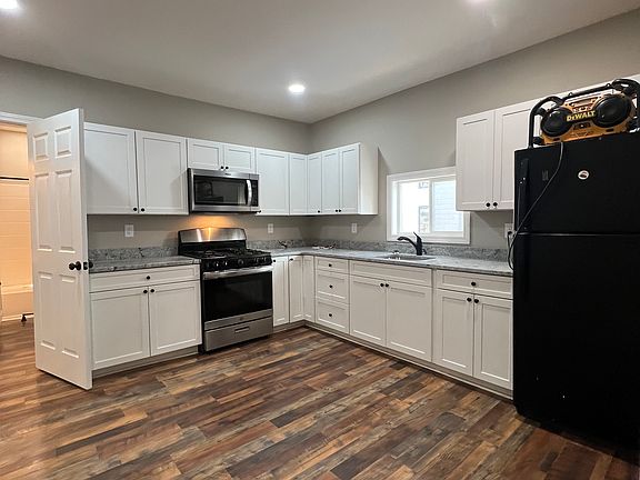 2nd image of 76 Mount Vernon St #1