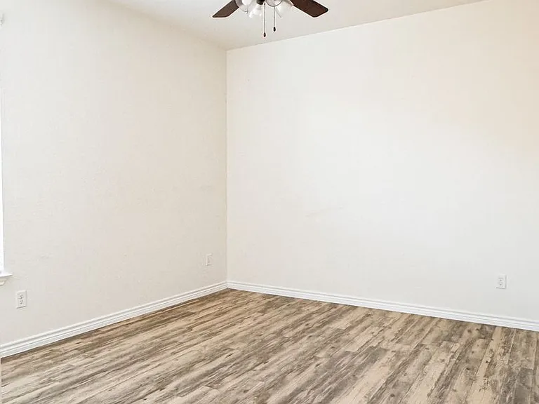 4913 Rose Garden Loop — Photo 9