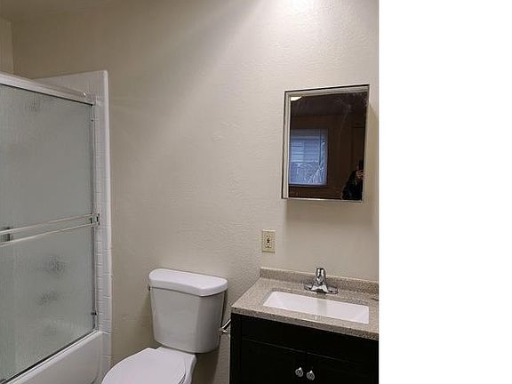 3rd image of 860 Pacific Ave