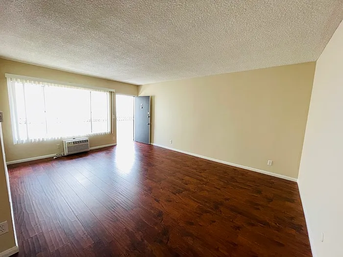 1 bed, 1.0 bath, 700 sqft, $2,150 — Photo 2