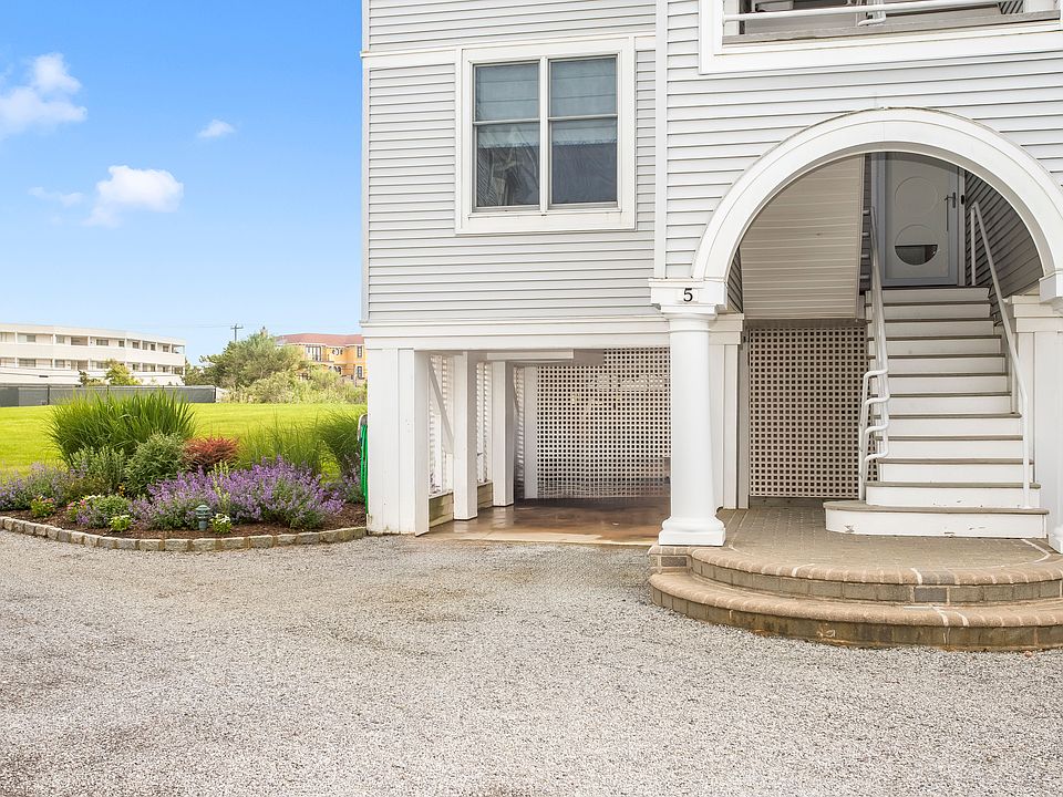 1st image of 580 Dune Rd #5