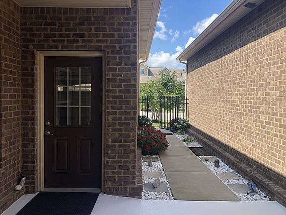 4th image of 240 Siegert Pl