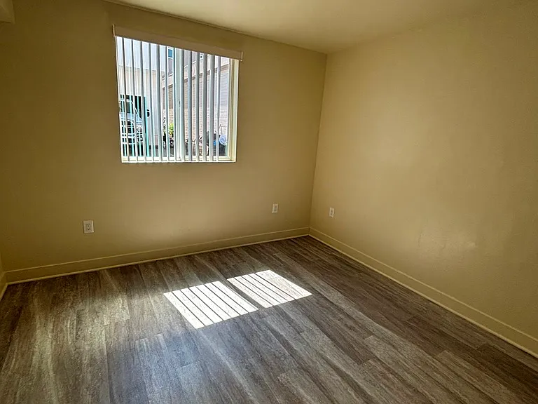 1612 N Soto St — Photo 10