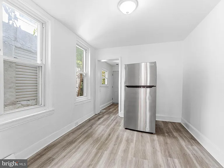 1831 E Clementine St — Photo 8