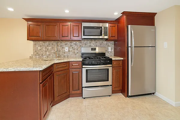 Rented by Compass | media 7