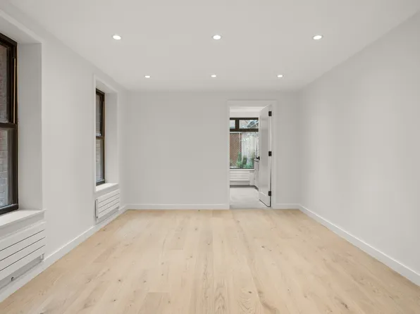 306 East 15th Street image 4 of 12