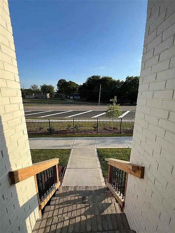 3 bed, 5.0 bath, 2265 sqft, $2,000 — Photo 3