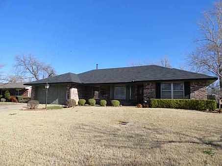 1st image of 4105 NW Meadowbrook Dr