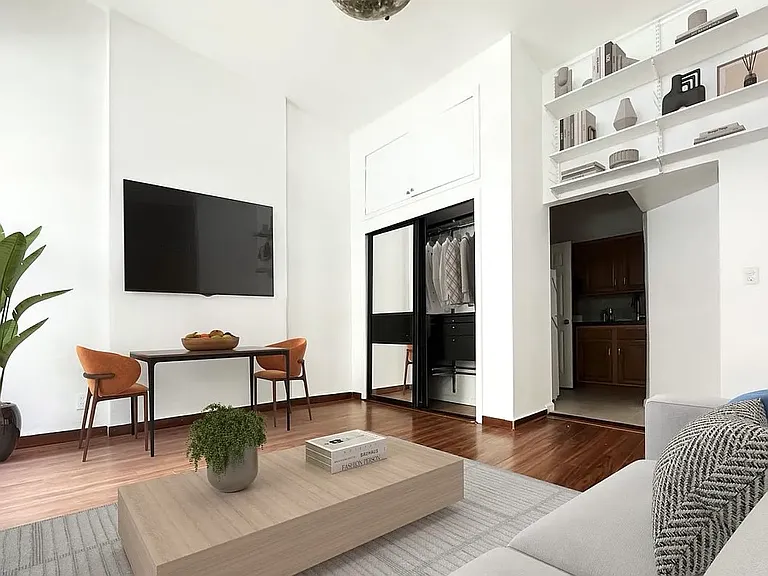 302 W 56th St #1E — Photo 2