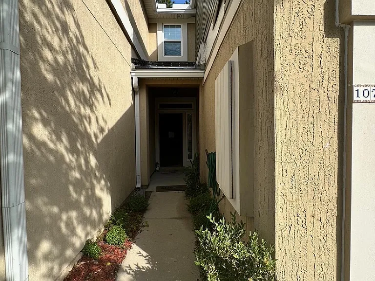 107 San Briso Way — Photo 2