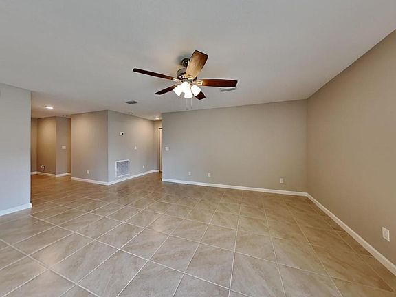 5th image of 242 SW Oakridge Dr #242