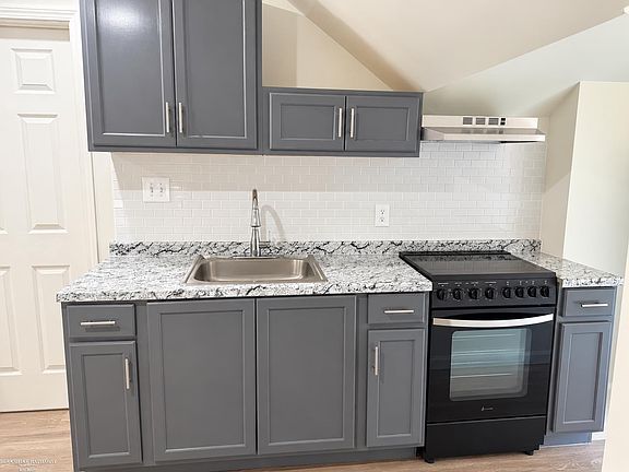 2nd image of 1533 W Hancock St #3W