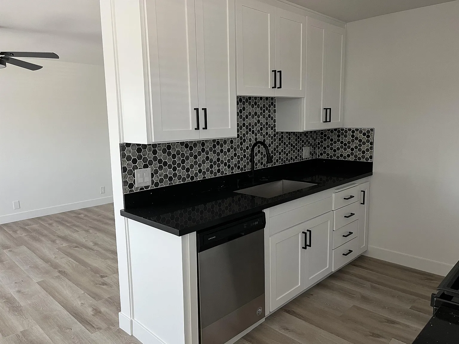 2377 West 20th Street — Photo 4